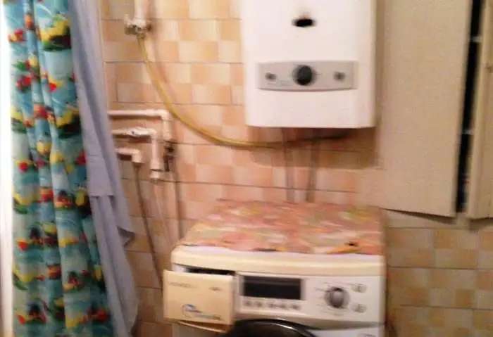 Сдам секцию в трехкомнатной квартире МЕНЖИНСКОГО 18