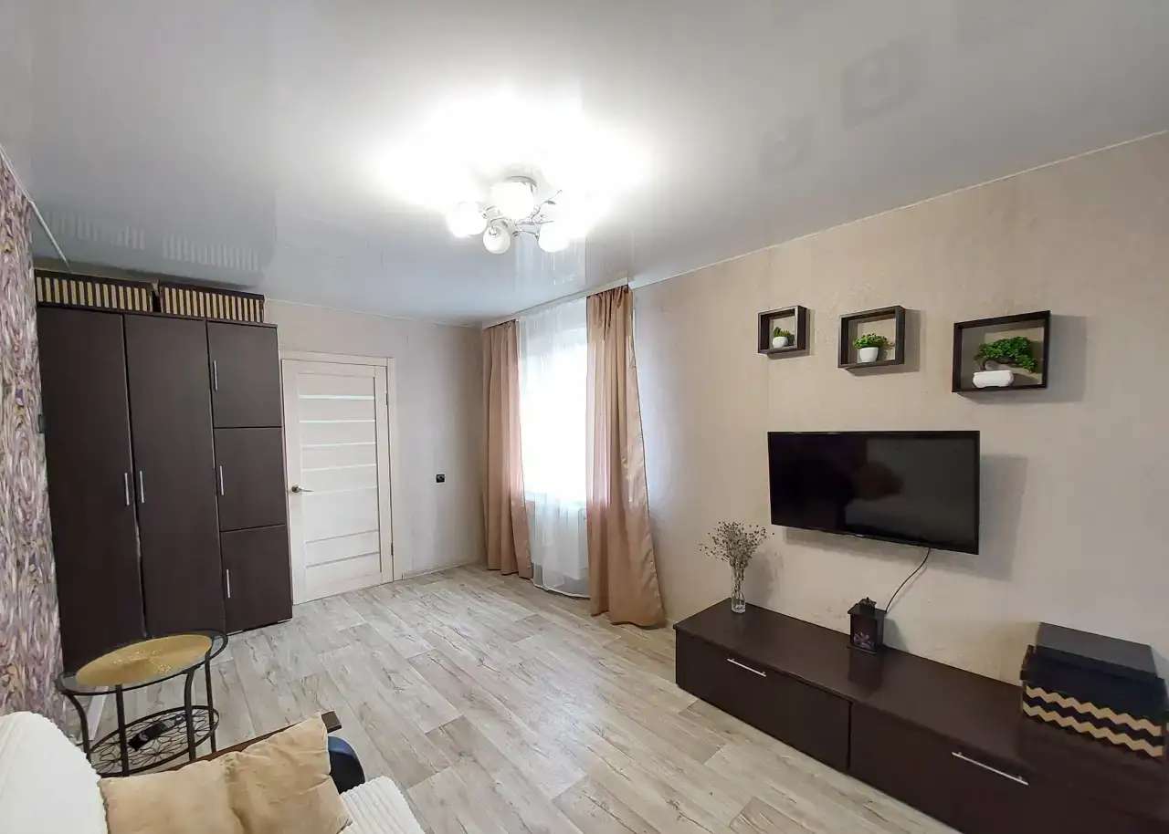 В продаже просторная, светлая 3-х комнатная квартира, 2 эт., Парк Культуры м., Космическая,44