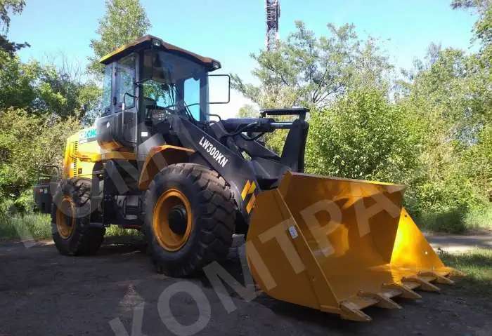 фронтальный погрузчик XCMG LW300KN
