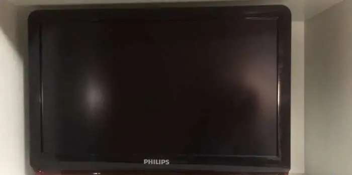Продам продается тв philips в отличном