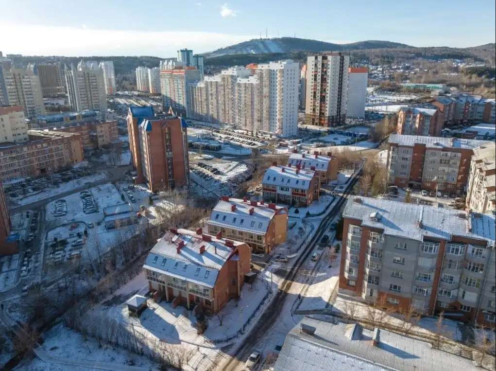 5- ти комнатная квартира с гаражом и собственной территорией., 272,00 м², Стасовой, 23