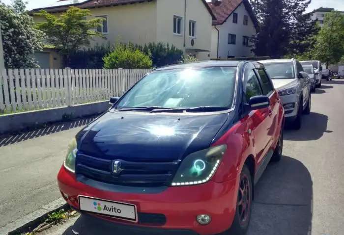 Toyota Ist, 2003, чёрно-красный стайлинг