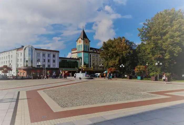 Сдаю посуточно двухкомнатную крупногабаритную квартиру в Центре города