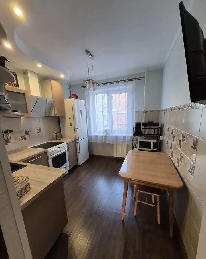 Просторная 3-комнатная квартира на Менжинского, 65,60 м², 4 эт., Железнодорожный, Менжинского 16а