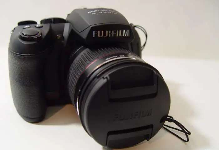 Зеркальный фотоаппарат Fujifilm FinePix HS20EXR