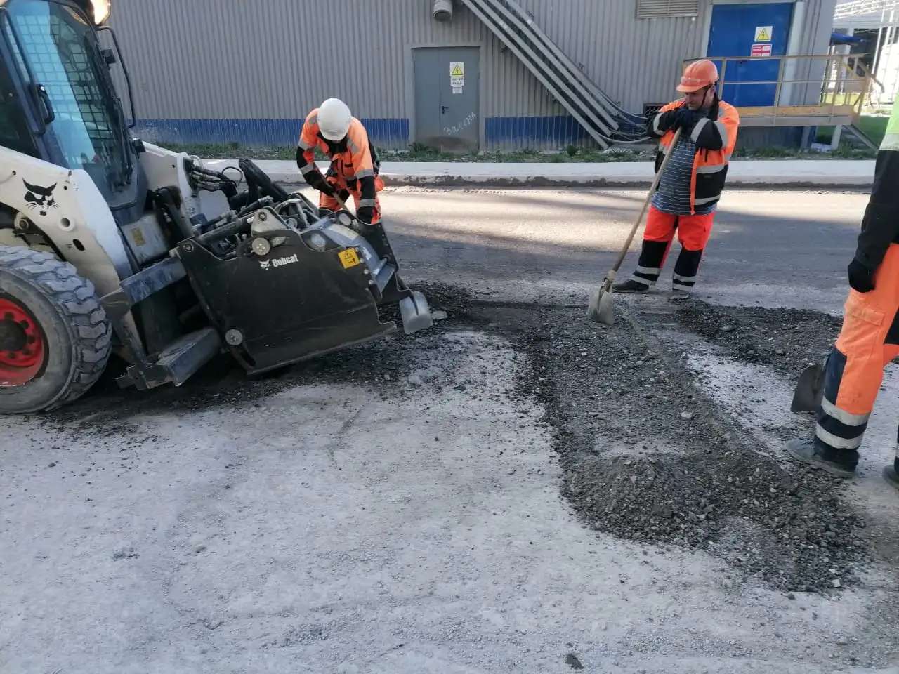 Аренда мини-погрузчик Bobcat с фрезой S650HF