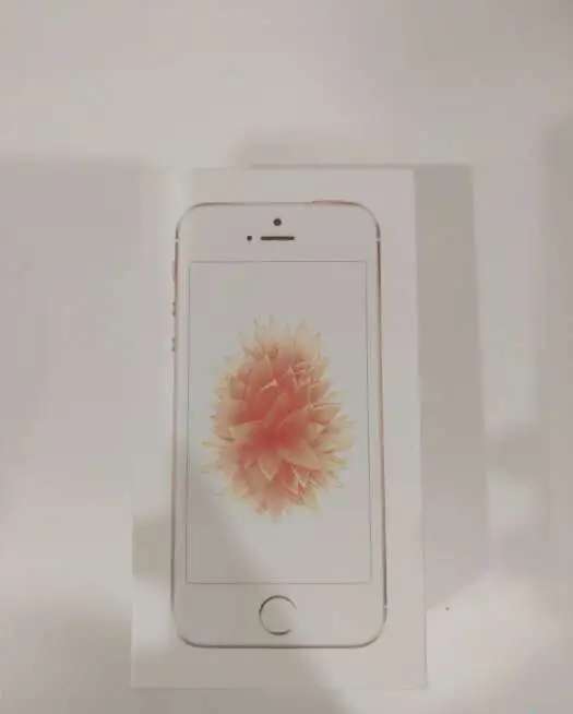 Продам телефон Apple iphone se 32 гб rose gold