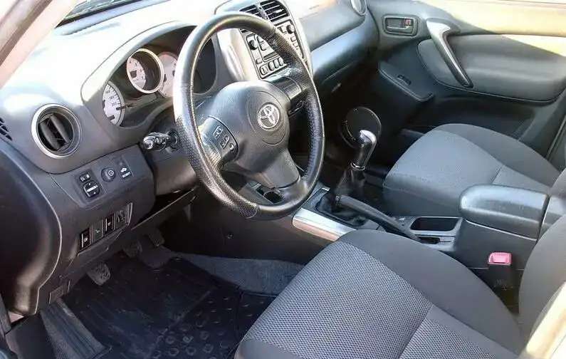 Продам машину Toyota RAV4