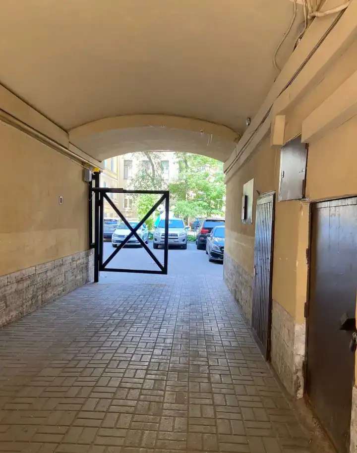 Продаю большую комнату в центре СПб, Шпалерная ул. 8