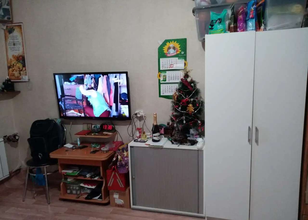 Недвижимость, Айвазовского 7, комната, доля, 20м2 с балконом. 2/2 кирпич.