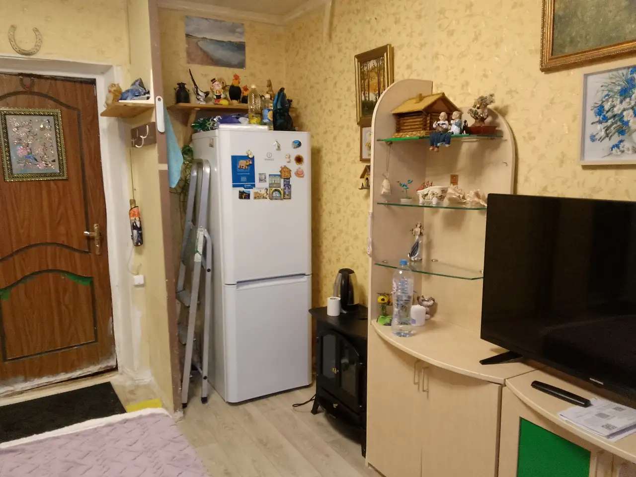 В общежитии, Демьяно бедного