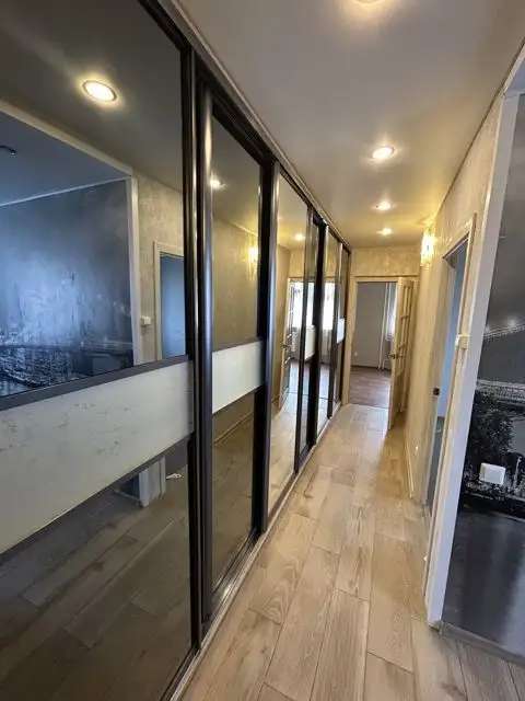 Сдам 2к.кв.55м2,Отл.сост,метро Купчино и Дунайская-15минут пешком,заст/балкон