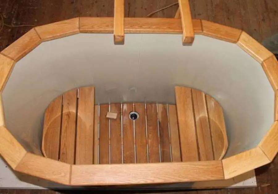 Овальная Купель для бани из лиственницы с пластиковым вкладышем