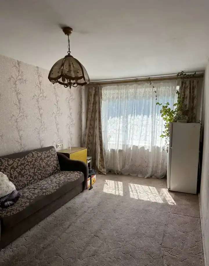 Двухкомнатная около школы ул.Парашютная 66 а, 5 эт., Свердловский, гор., ул.Парашютная 66 а