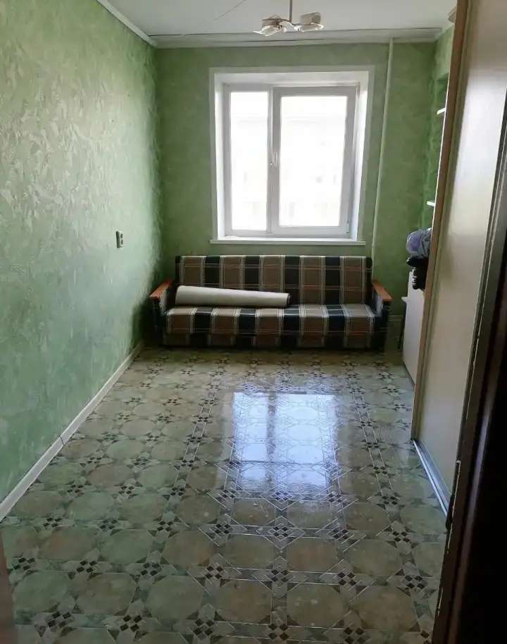 Продам комнату, улица Светлова 3