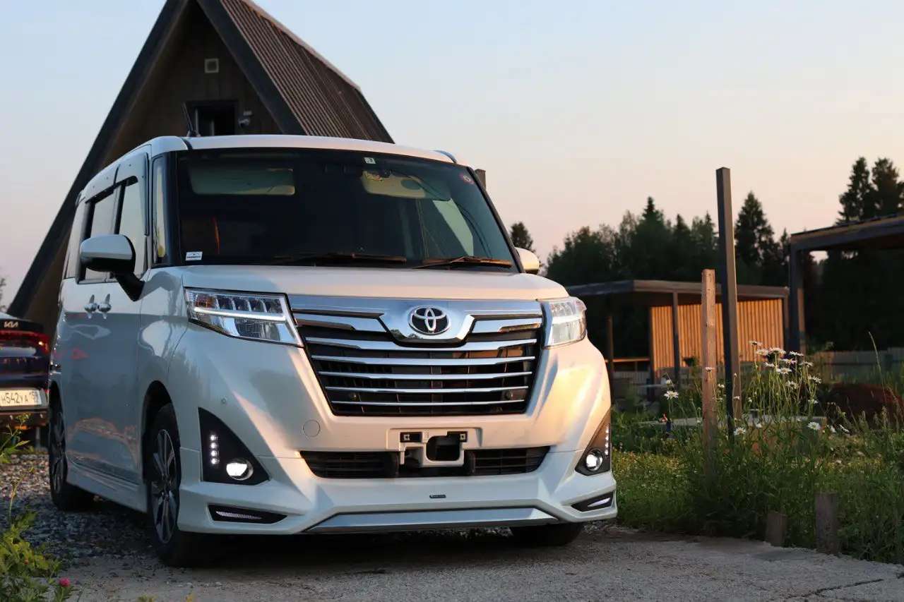 ПРОДАЮ TOYOTA ROOMY CUSTOM