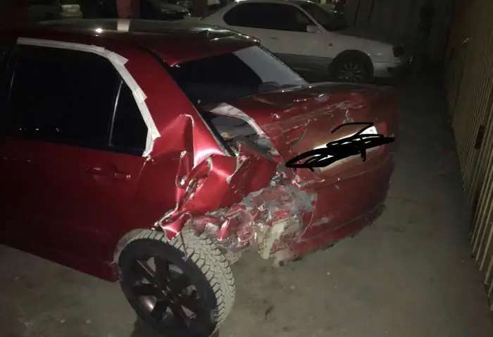 Продам битый авто Mitsubishi Lancer