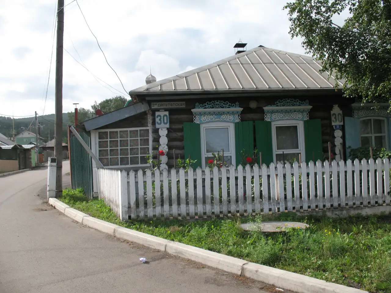 Продам- ДомБаня2й Гараж- участок 11сот(около Леса- Свердловский р-н) 53,00 м2