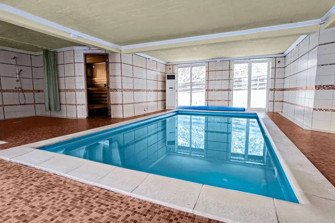 Сдаю посуточно отличный коттедж с баней и бассейном