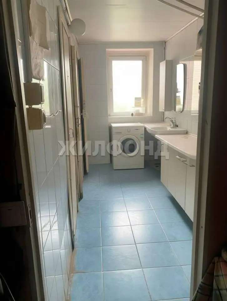 Продается комната 11.9 м2 в 6 ком.кв.