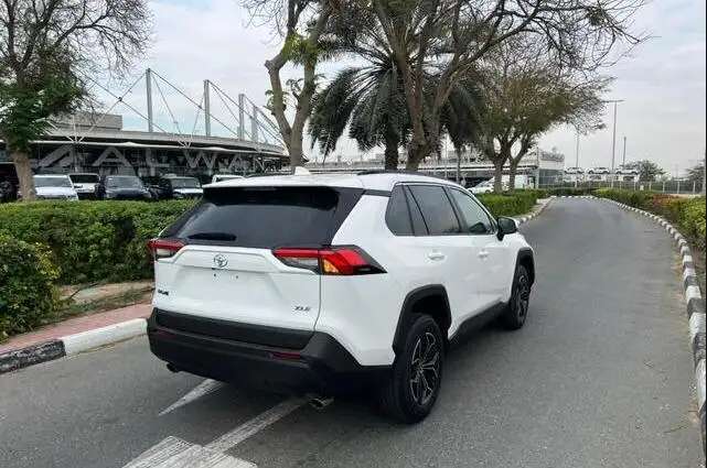 2021 Toyota RAV4 4WD XLE model
