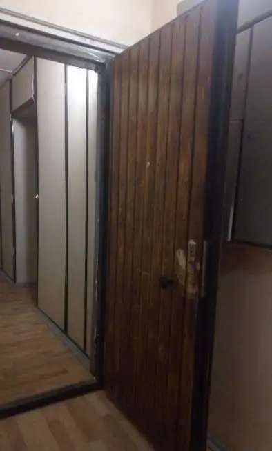 Дверь входная металлическая б/у