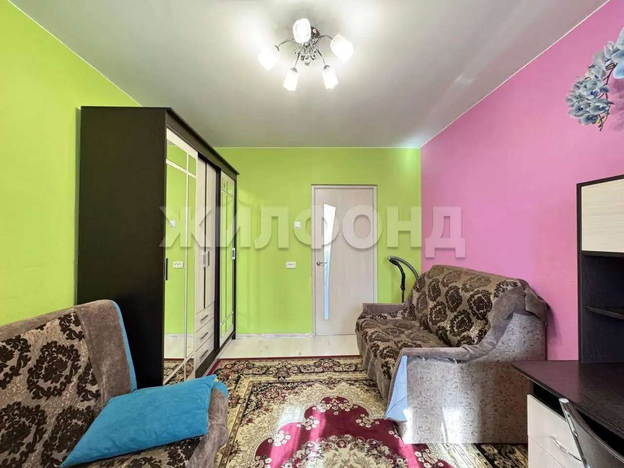 Продается 2 комнаты 29 м2 в 4 ком.кв.