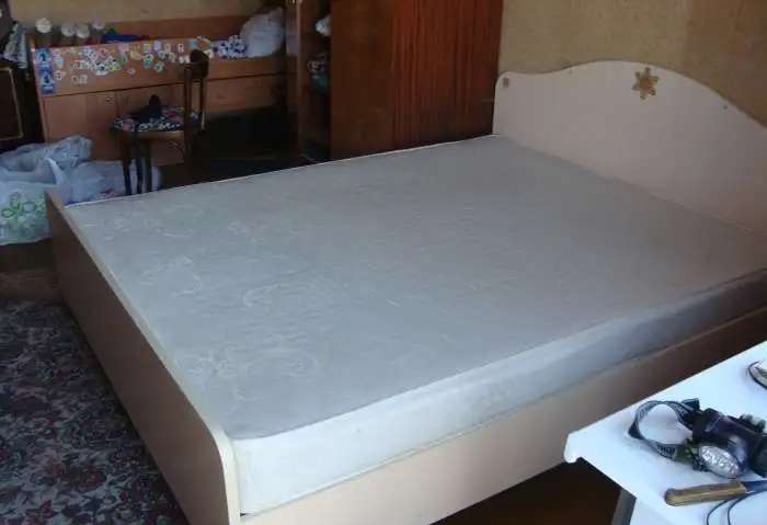 Продам двуспальную кровать