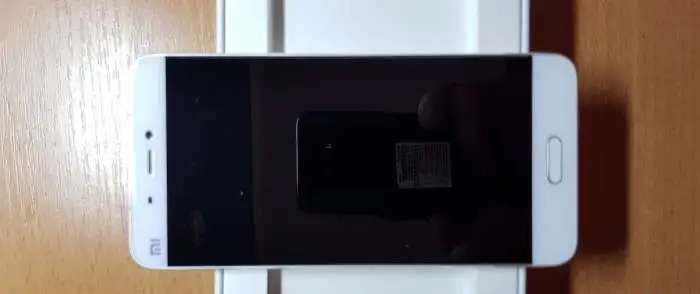 Продам телефон xiaomi mi5 на 32гб
