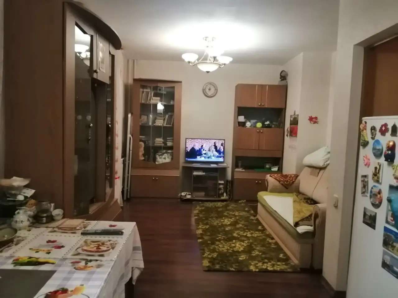 Продаю 1- комнатная Евродвушку квартира, 2 эт., Горьковская м., Г. ул. А. Хохлова 15