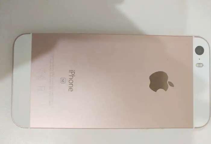Продам телефон Apple iphone se 32 гб rose gold