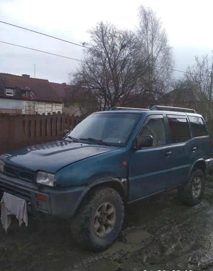 Ниссан Террано 2 1995 год 2.4 бенз. 2.7 ТД