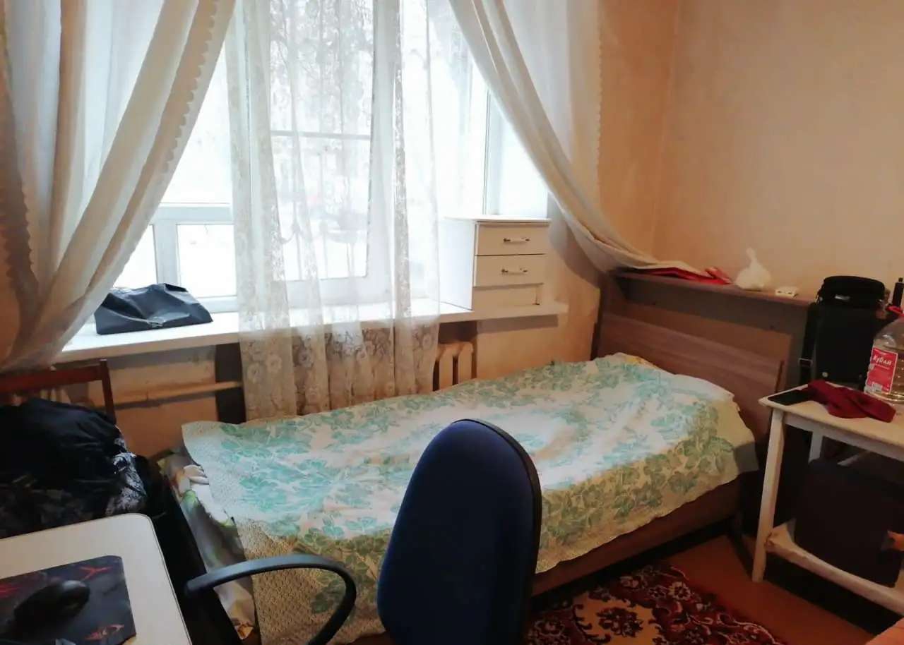 Продаю 2 комнаты четырёхкомнатные квартире, Текучёва 125/200