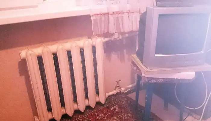 сдаю комнату 8 м2 в кв-ре с хоз. Стройгородок, 1 поряд. рус - дев, парень.
