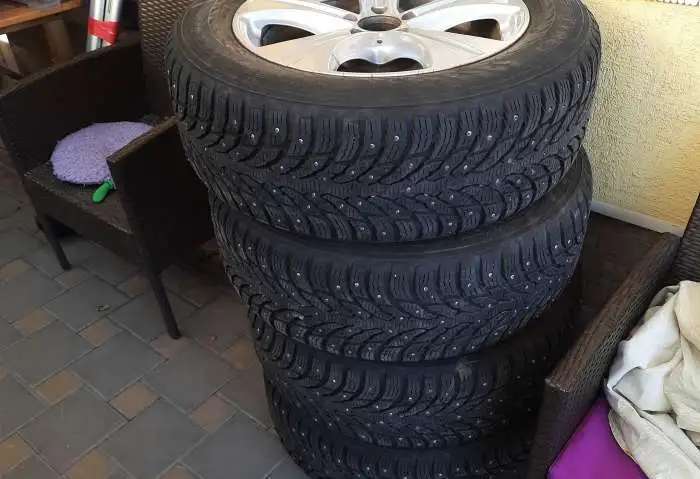 Продам новые колеса шипованные на литых дисках R18