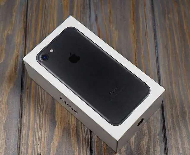 Продам Iphone 7