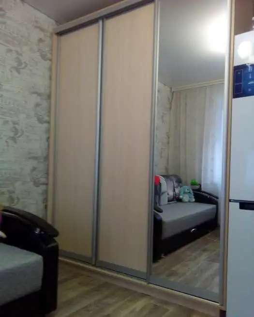 Продам комнату 12 кв м 9 эт 9 в общежитии. Один сосед. Сан.узел на 2 комнаты.