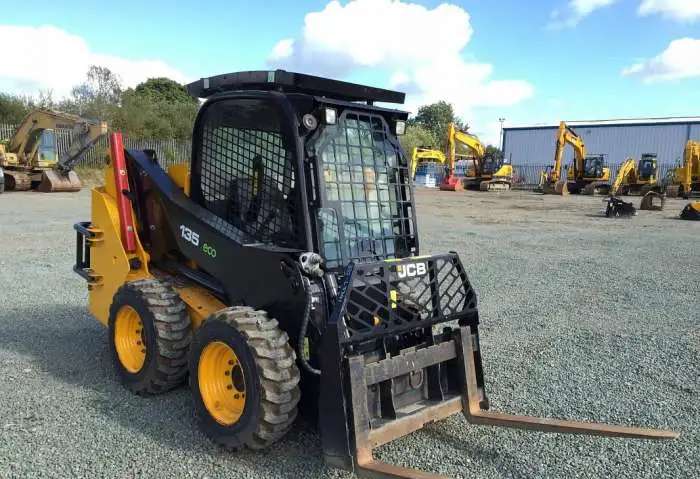Аренда мини погрузчика JCB 135