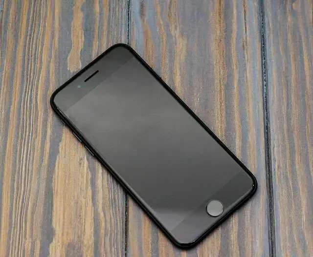 Продам Iphone 7