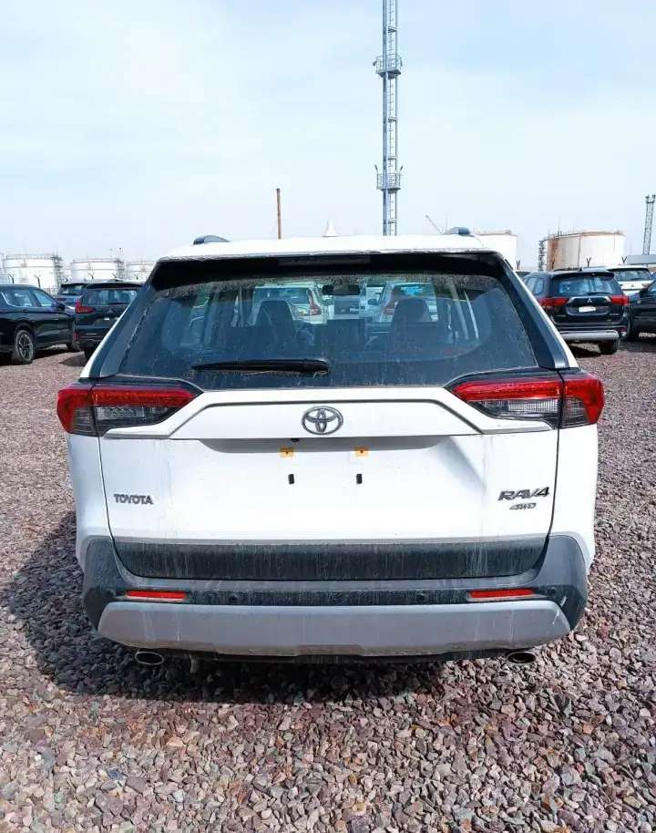 Toyota RAV4, 2023