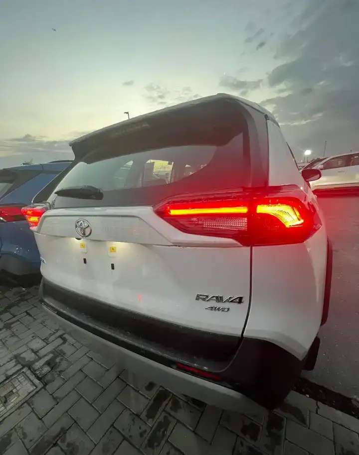 Toyota RAV4, 2023