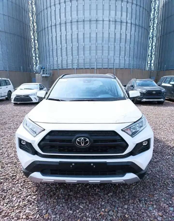 Toyota RAV4, 2023