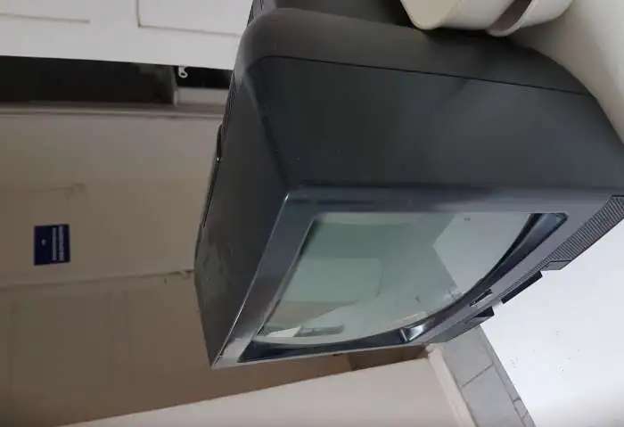 Продам недорого на запчасти телевизор
