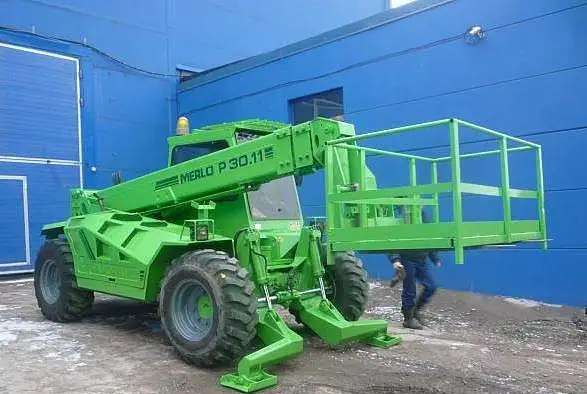 Продам телескопический погрузчик Merlo P30.11