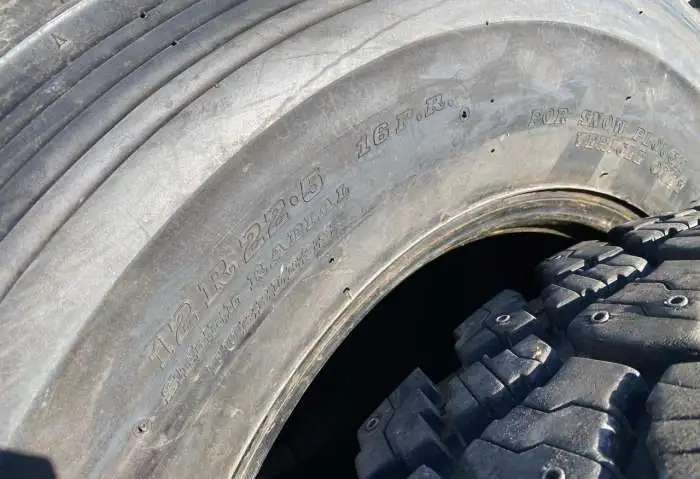 Грузовые шины бу.5 Dunlop SP892 карьерные