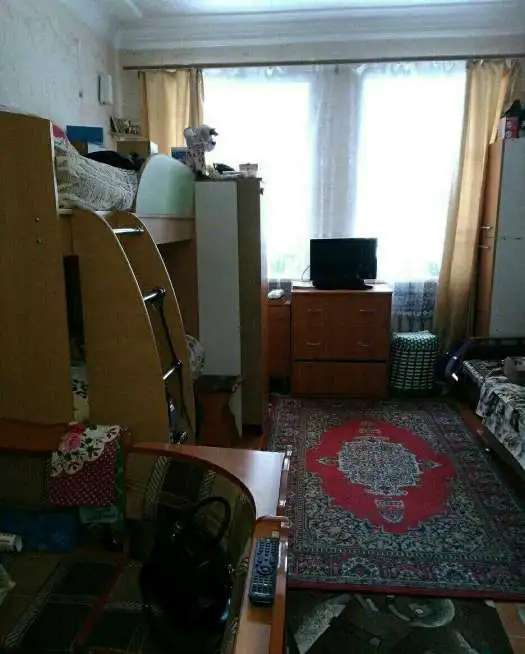 Продаю срочно комнату на Липатова 13,дербыши.Окна пластиковые,дверь железная.
