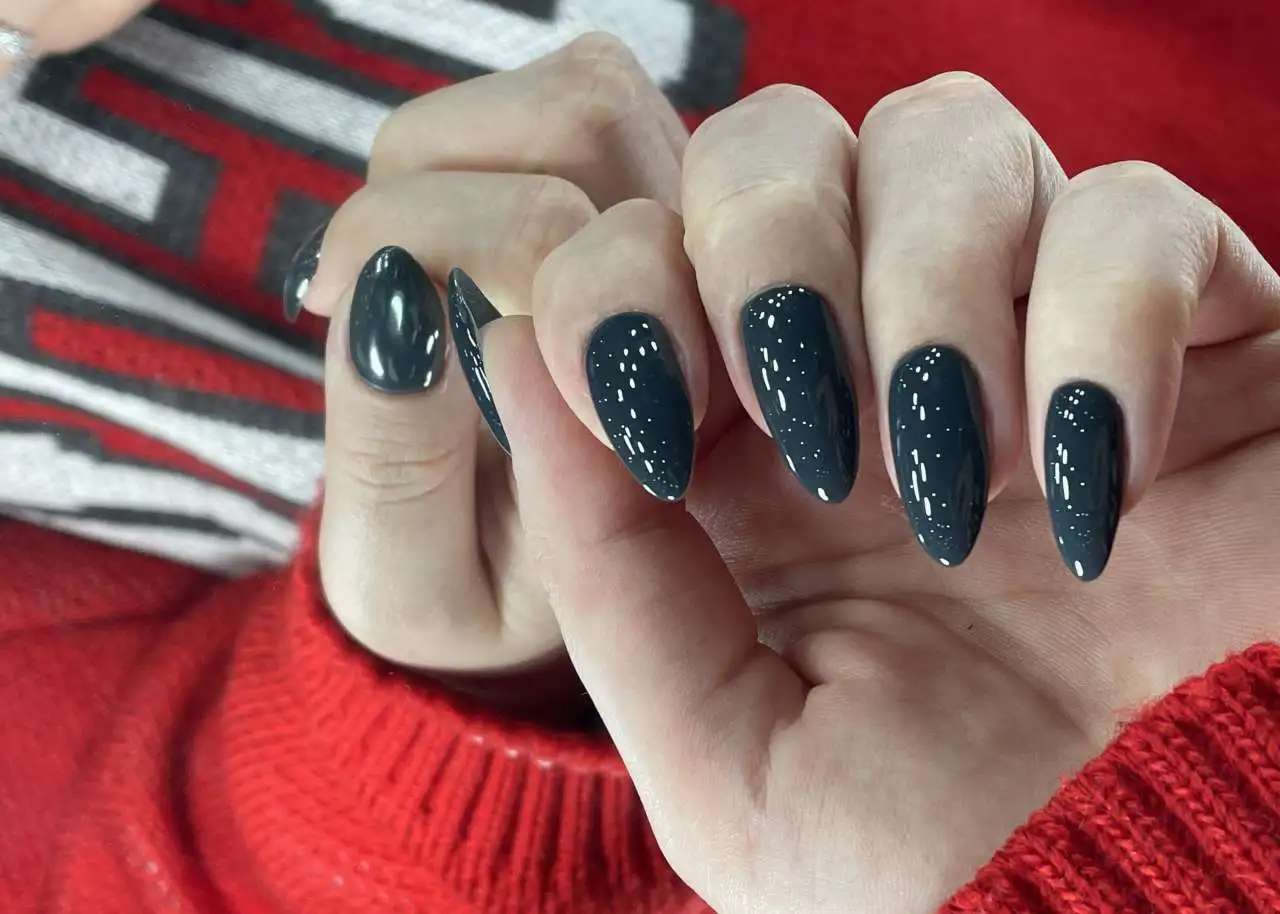 Маникюр/педикюр