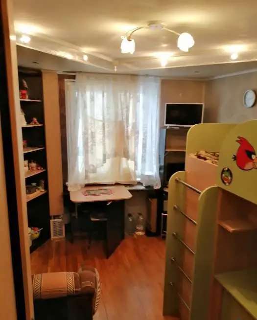 Продам комнату, Крестинского, 27