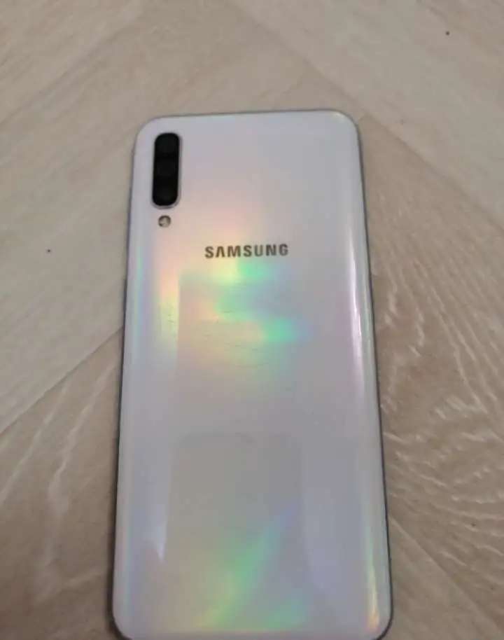 Самсунг А50