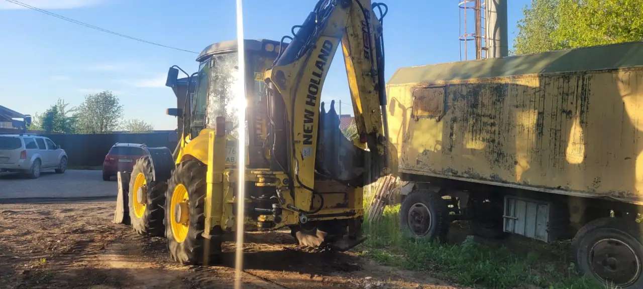 Продаем экскаватор-погрузчик New Holland бу 2012 года